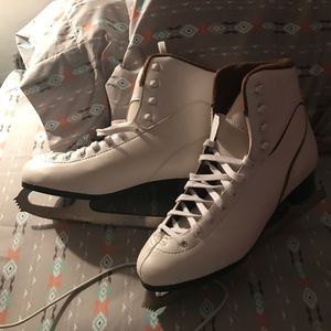 Size 9 DBX Women’s ice skates